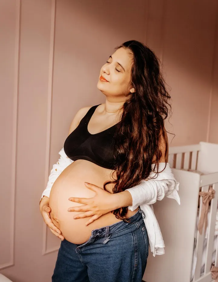 Maternity session with LEDWindow light · @julianygomesfotografia