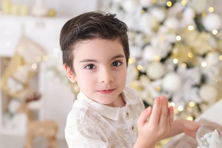 Ensaio infantil com luz LEDWindow · @lisnostranifotografiainfantil