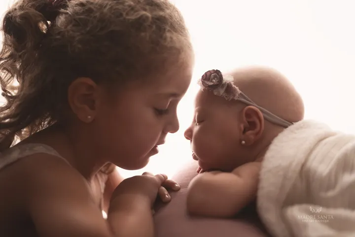 Ensaio infantil com luz LEDWindow · Madre Santa