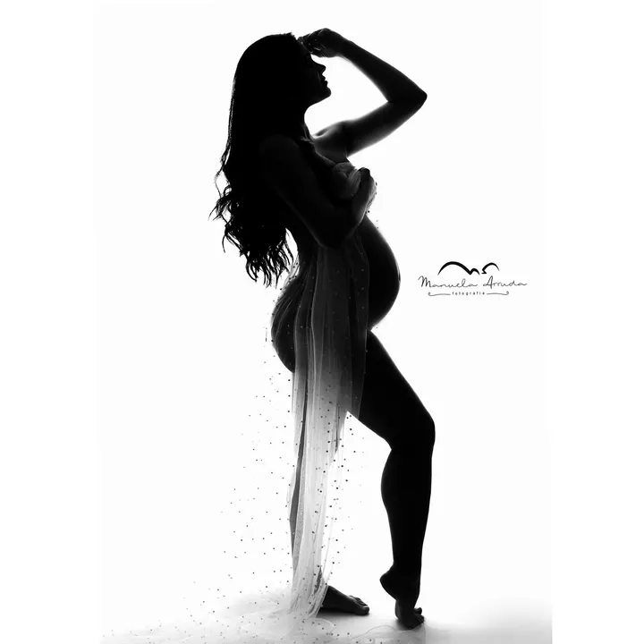 Ensaio de gestante com luz LEDWindow · @manuelaarruda